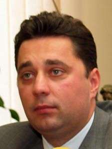 Marius Locic intrebandu-se de ce nu-i merge restaurantul