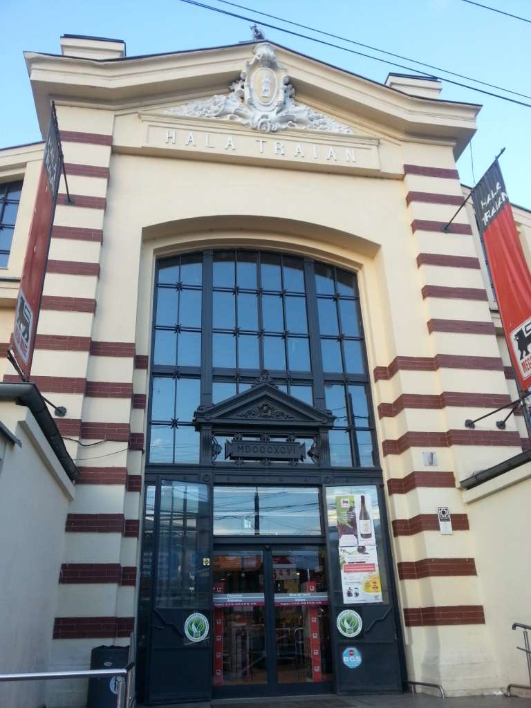 Drapelul victoriei pe Hala Traian