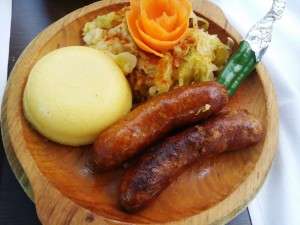 Rastaurantul Voievodal Baneasa de la podul Baneasa din Bucuresti Rastaurantul Voievodal Baneasa de la podul Baneasa din Bucuresti