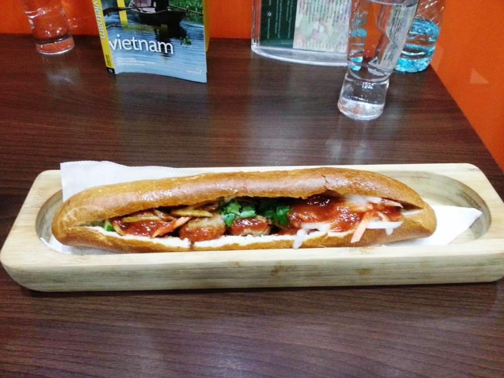 Cel mai bun sandvici din lume la Toans pe Magheru Cel mai bun sandvici din lume la Toans pe Magheru