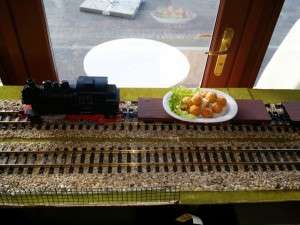 Royal Express de la Palatul Bragadiru din Bucuresti - restaurantul cu trenulet Royal Express de la Palatul Bragadiru din Bucuresti - restaurantul cu trenulet