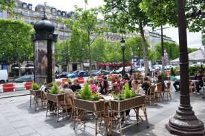 Cafe sur Champs Elysees a Paris Cafe sur Champs Elysees a Paris