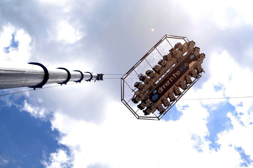 Dinner in the Sky 2015, Bucuresti // sursa foto: Facebook