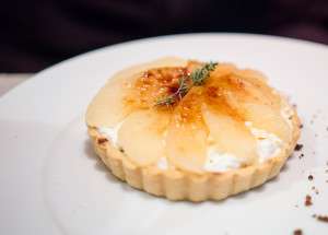 tarta cu branza stilton si pere caramelizate