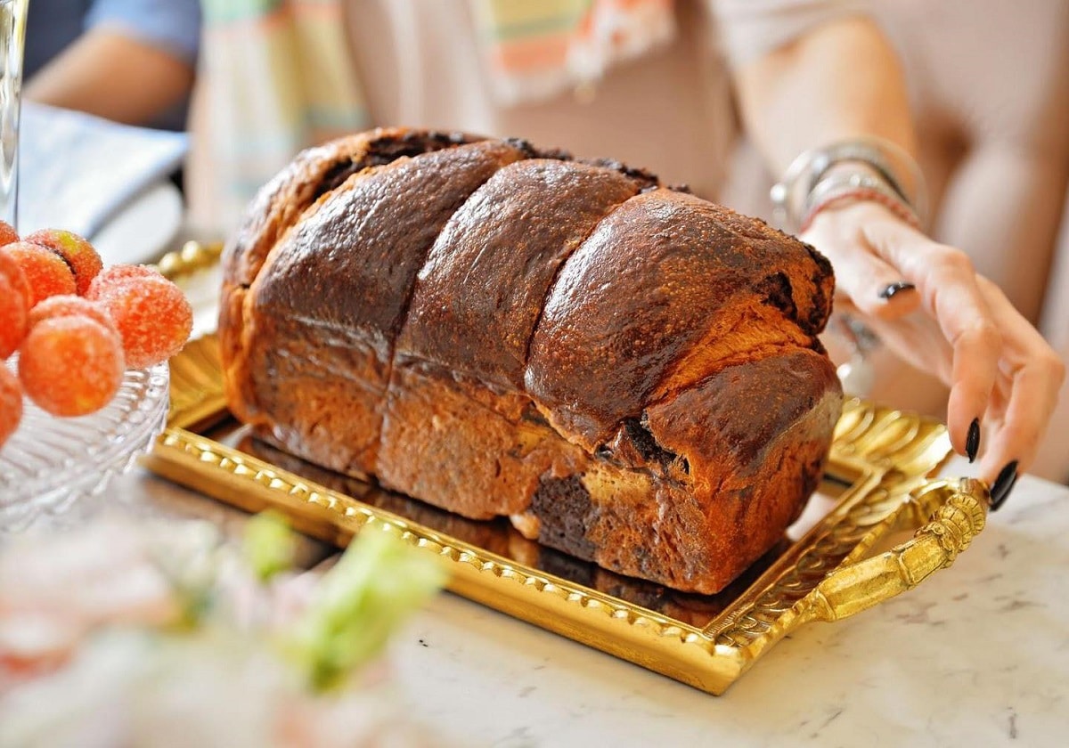 Stă să plouă cu… cozonaci de Paște! Comandă și tu