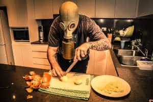 Funky cuisine cu masca de gaze