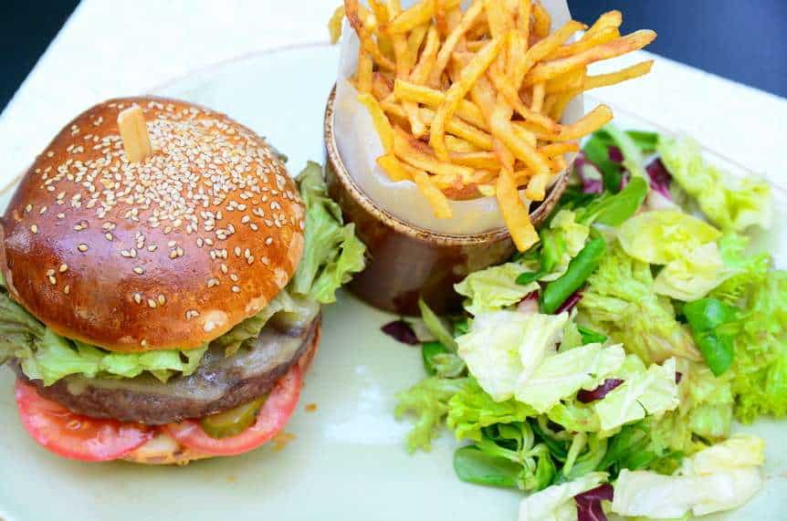 Dakota Cheeseburger 6