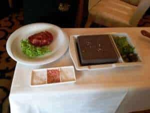 Gatitul pe piatra incinsa la Royal Steak Hot Stone Restaurant (prezentare)