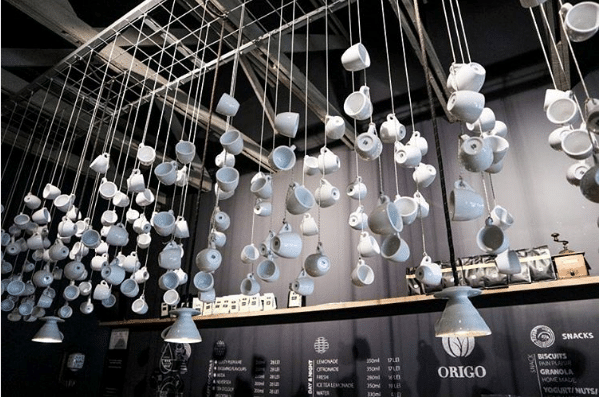 interiorul cafenelei Origo, una dintre cele mai bune prăjitorii de cafea din București