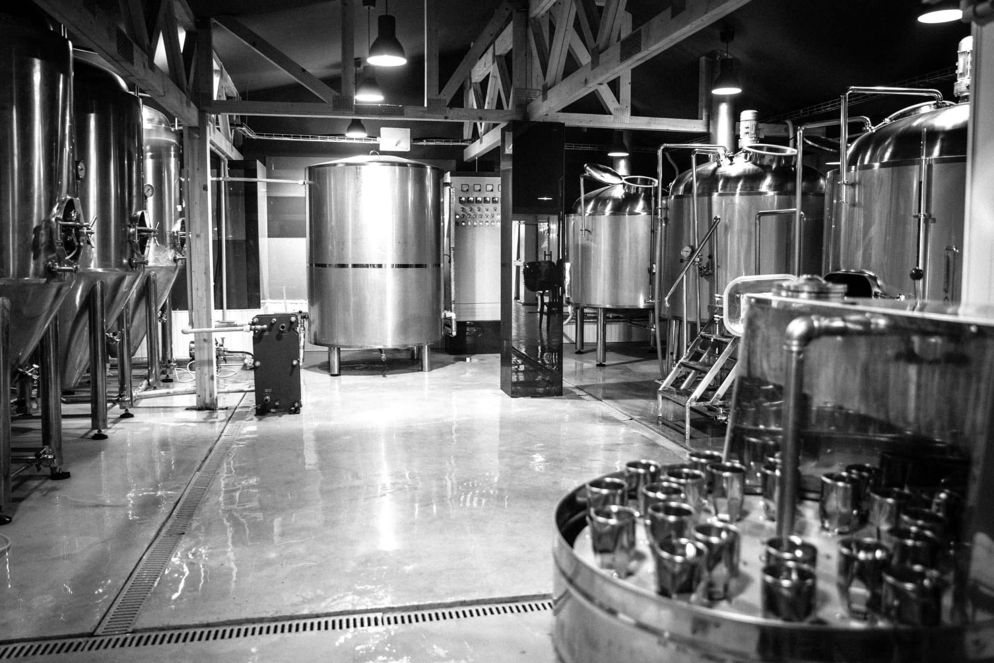 Interviu cu Ground Zero, prima micro-berarie artizanala din Bucuresti – "Alternativa la taifunul galbui al berilor industriale"