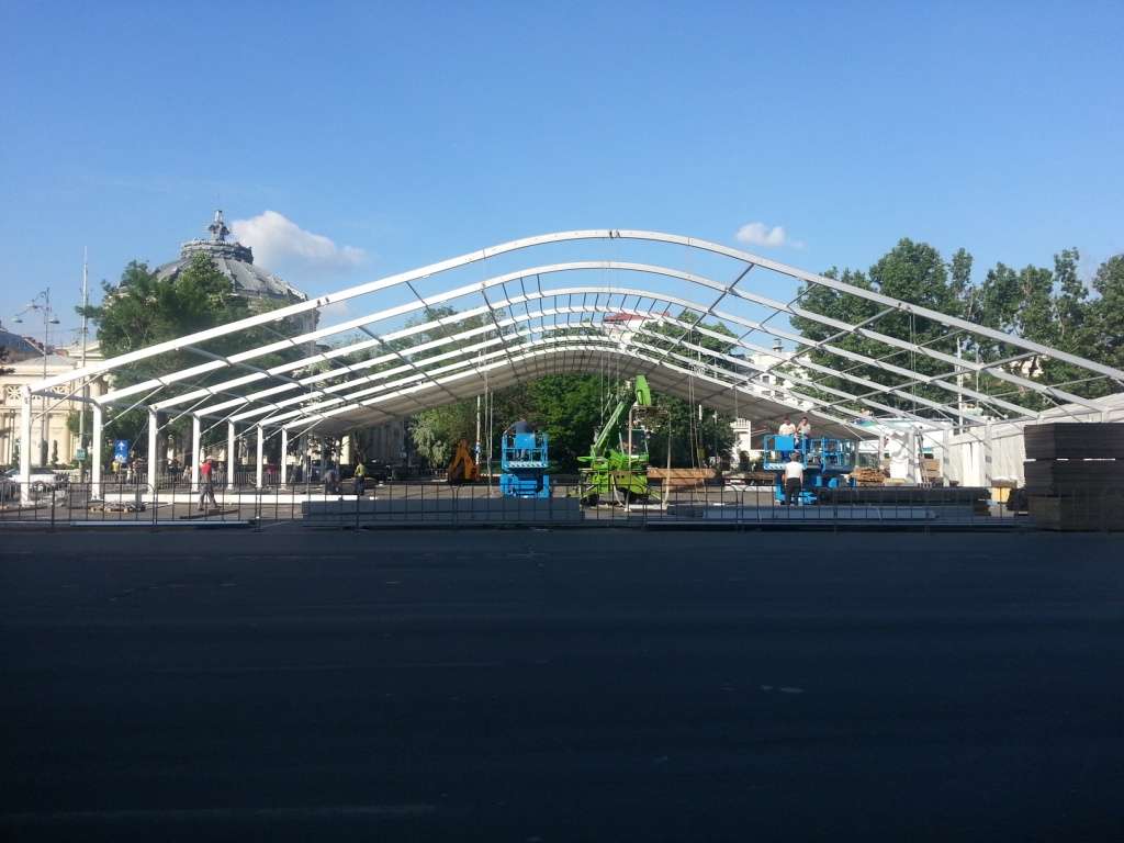 Pavilion de Arta cu restaurant in Piata George Enescu