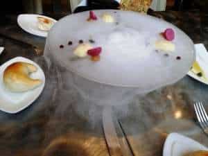 The Artist face un spectacol cam deplasat si gratuit