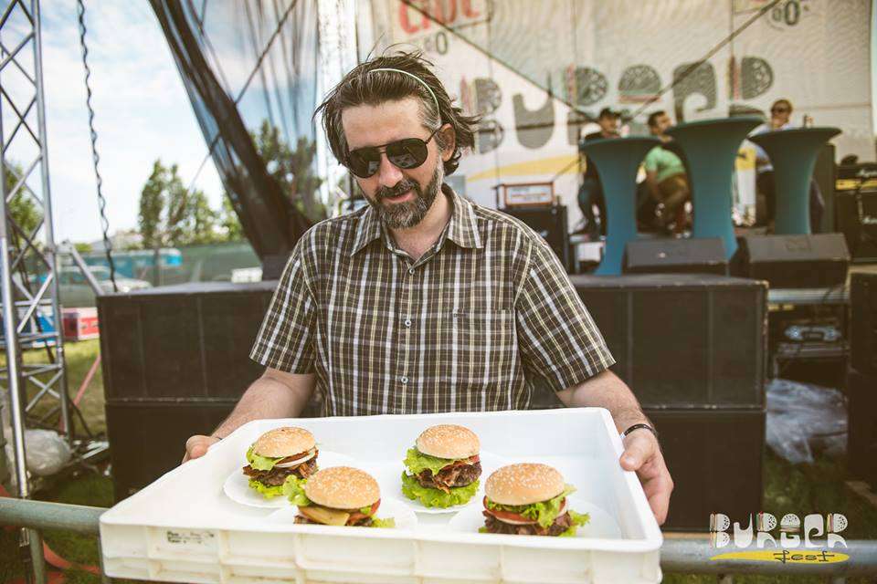 La microfon pe scena festivalurilor culinare: Dragos Gurarosie despre BurgerFest