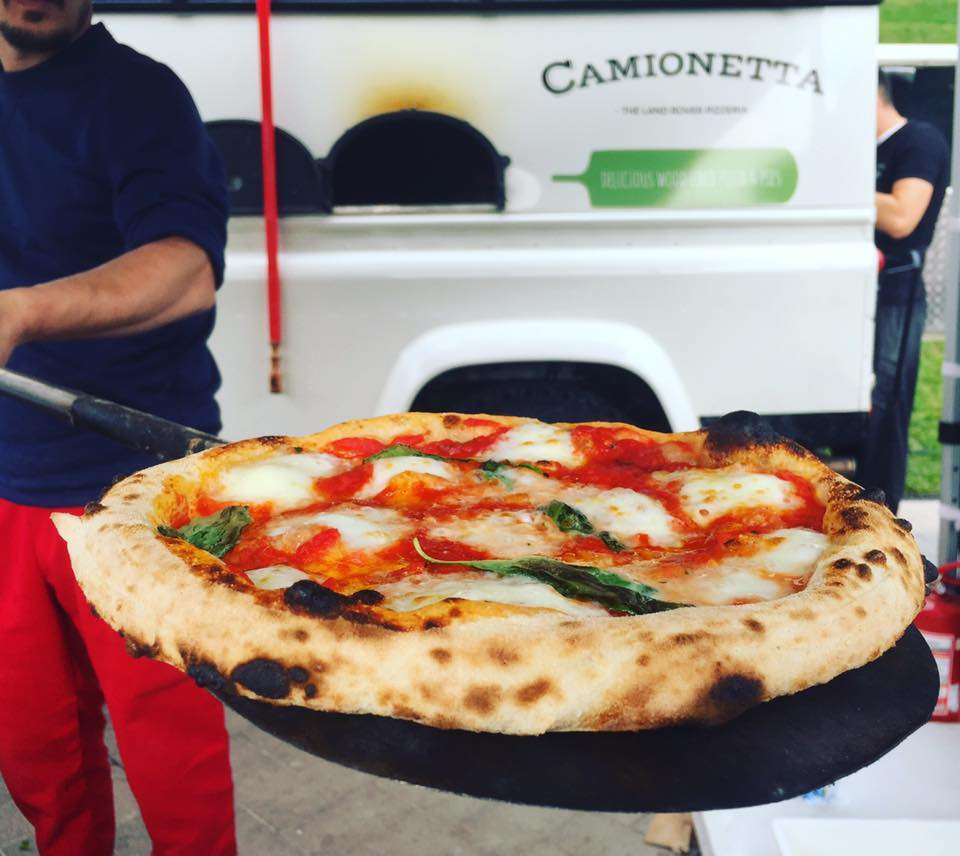 Camionetta si pizza in Spatiul M60