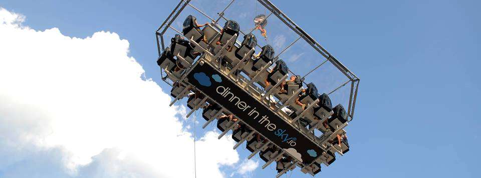 Dinner in the sky cu fine dining si muzica interbelica la 50 de metri deasupra orasului