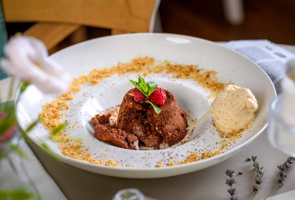Unde mănânci cea mai bună lava cake din București