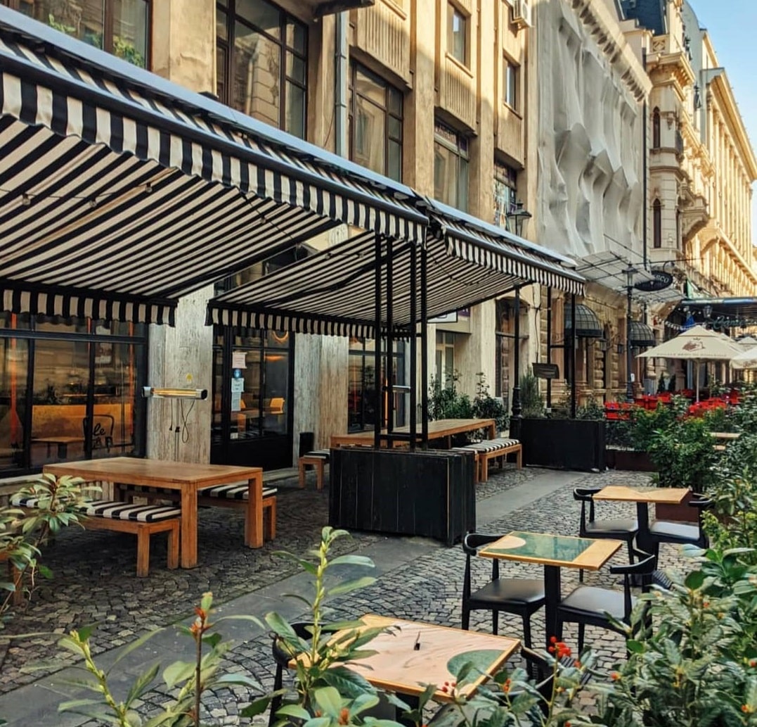 terasa din centrul vechi de la Le Bab - restaurante bune Calea Vicotriei