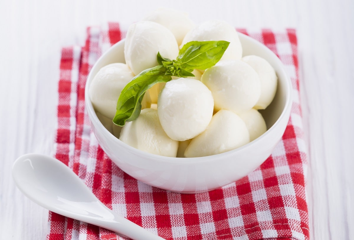Care este diferența între mozzarella și burrata?