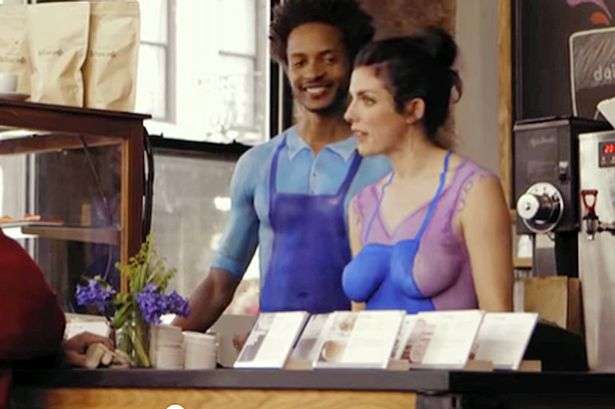 Cafeneaua in care angajatii fac nudism