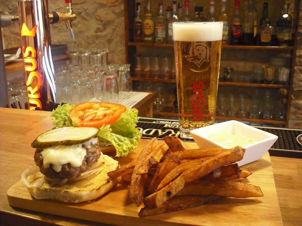 sursa foto: Facebook // Off the Wall