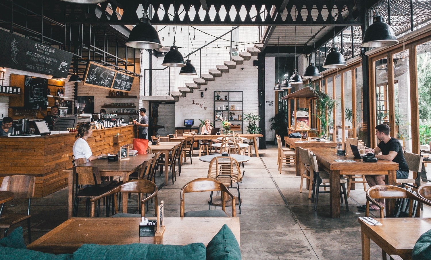 Regândirea spațiilor publice: cum se vor adapta restaurantele după ridicarea stării de urgență