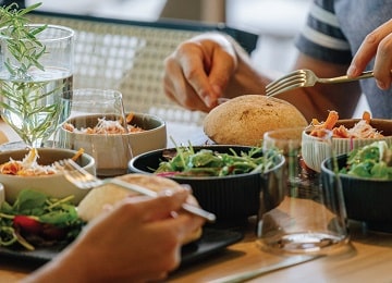 Verde stop în farfurie! Cele mai bune 10+ restaurante vegetariene din București