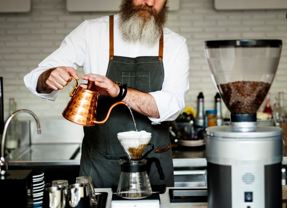 Cafenele din București unde mergem pentru cafeaua excelentă și un vibe cool ☕