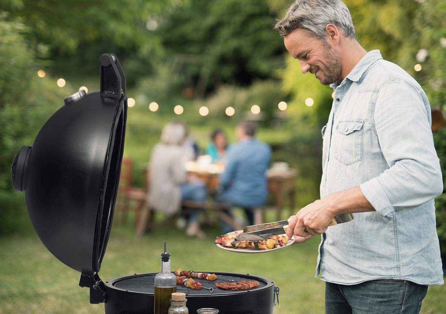 BBQ weekend. Pregătește carnea, adună gașca și noi îți spunem care sunt cele mai bune grătare