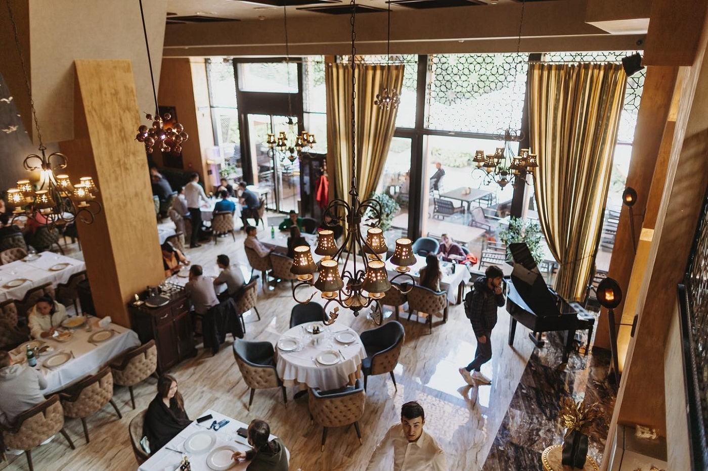 Restaurante din Iași: 15+ locuri unde să-ți satisfaci poftele culinare