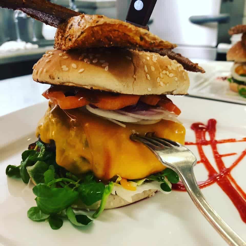 mancare tipic bavareza din restaurantul Ansitz zum Schmied-Wirt din Fischbachau, chiar langa partia de sanius