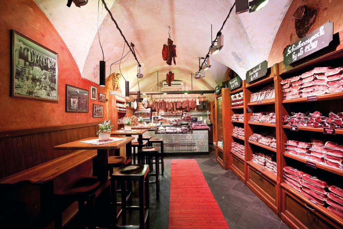 Restaurantul Speckeria ofera feluri de mancare tipic austiece numai bune de savurat după o repriza de sanius