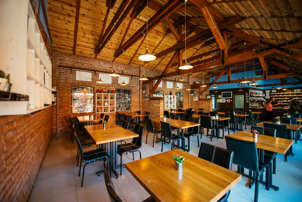 interiorul jazz bistro din targul secuiesc