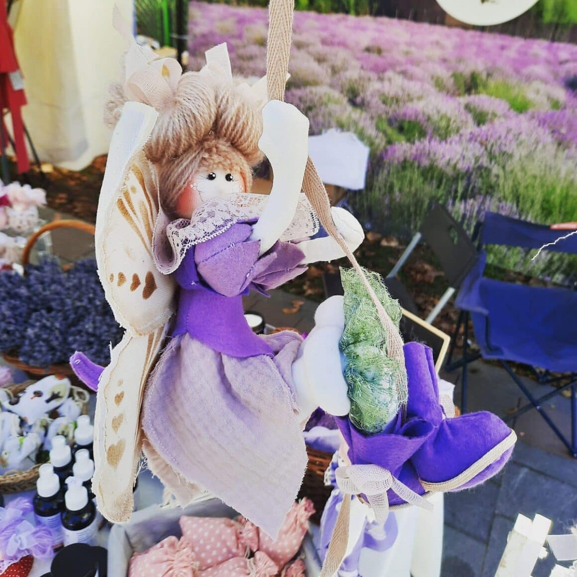 martisor din lavandă sub forma de papusica