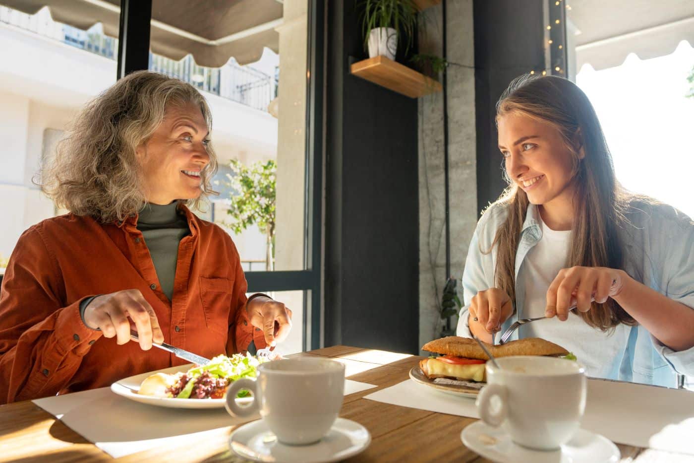 De Ziua Femeii, invită-ți mama în oraș! Localuri perfecte pentru o ieșire mamă fiică