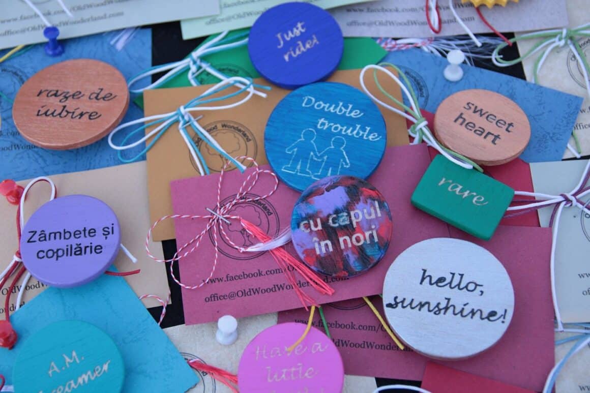 close up cu mărțișoare hand made de la MȚR - târguri de Mărțișor din București 2023