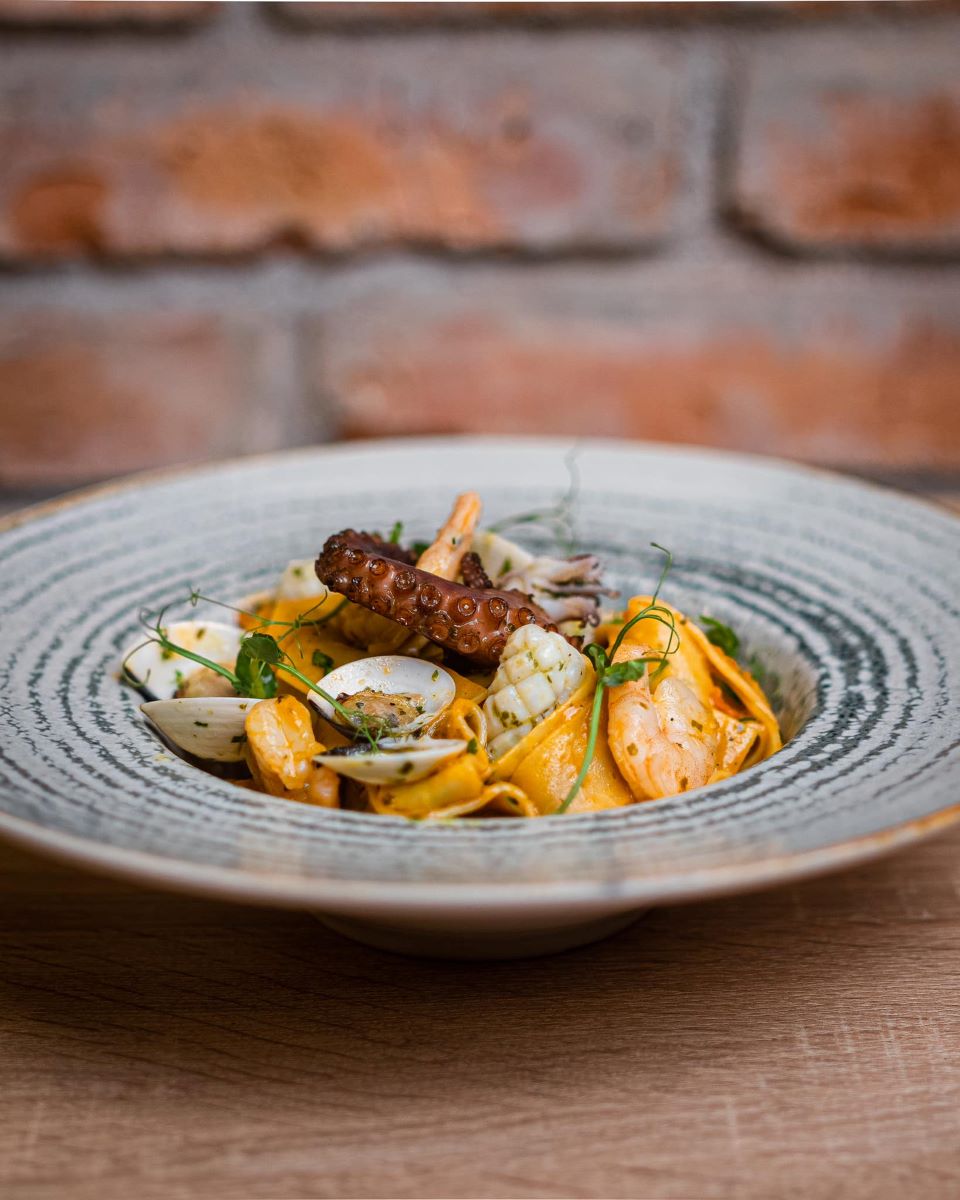 un platou de fructe de mare din restaurantul Steak hub din oradea