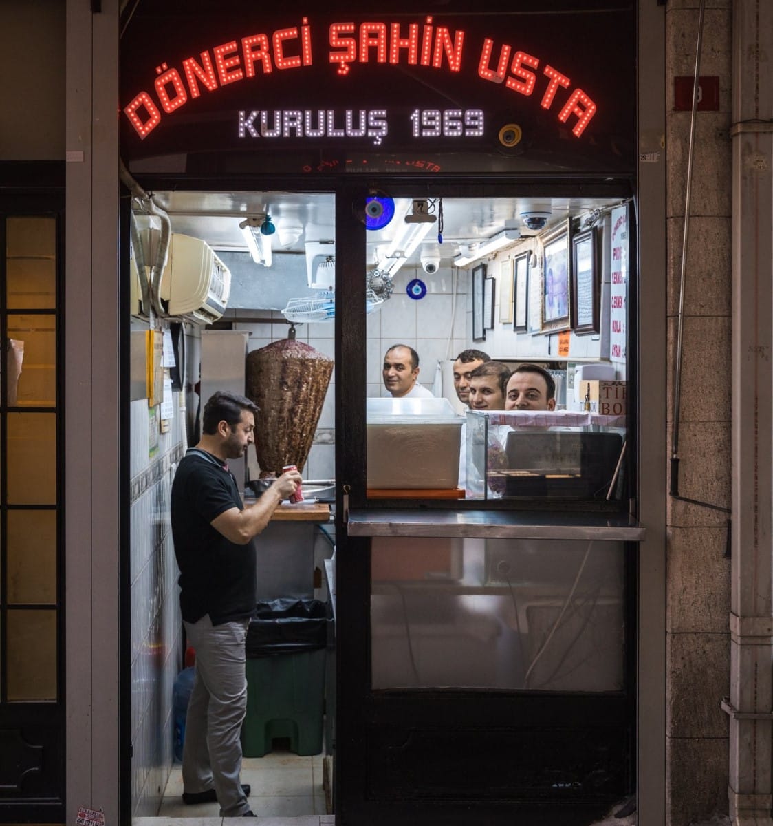 localul Donerci Sashin Utsa fotografiat din strada