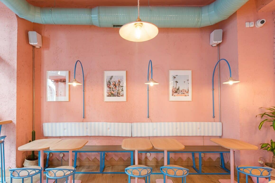 interiorul restaurantului Poke House din Brezoianu, Bucuresti