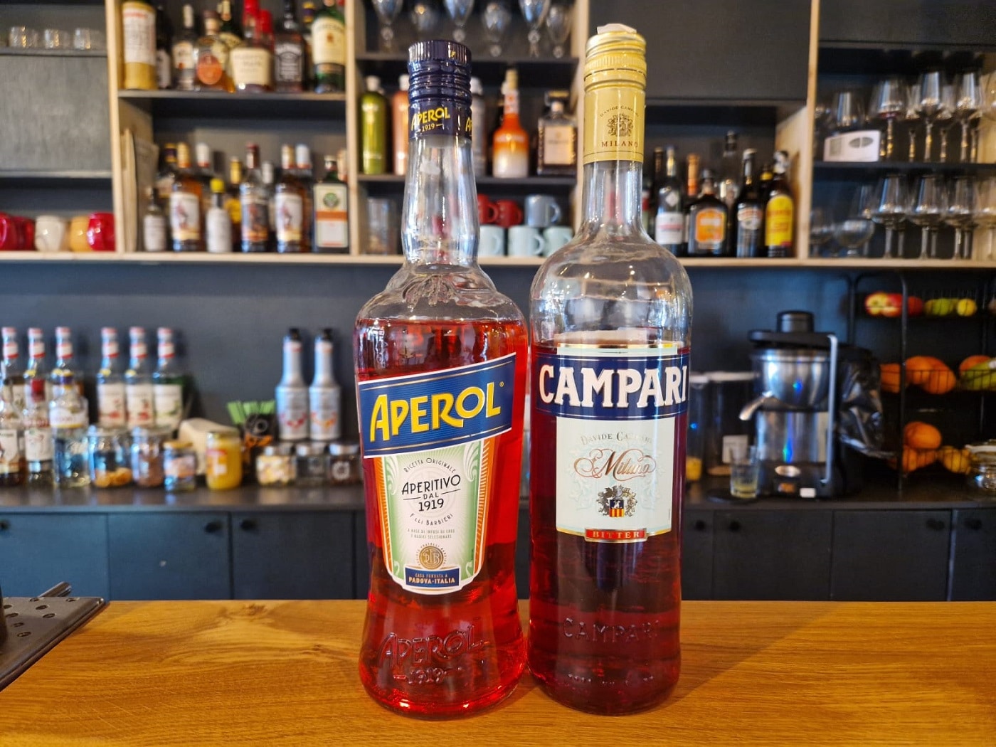 Aperol vs Campari. Care-i diferența dintre ele și cum le folosim?