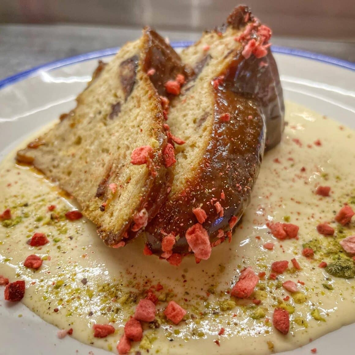 prajitura din felii de cozonac si crema