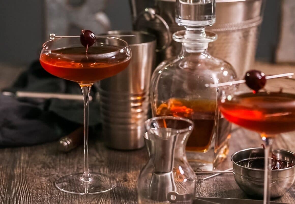 pahare de cocktail manhattan