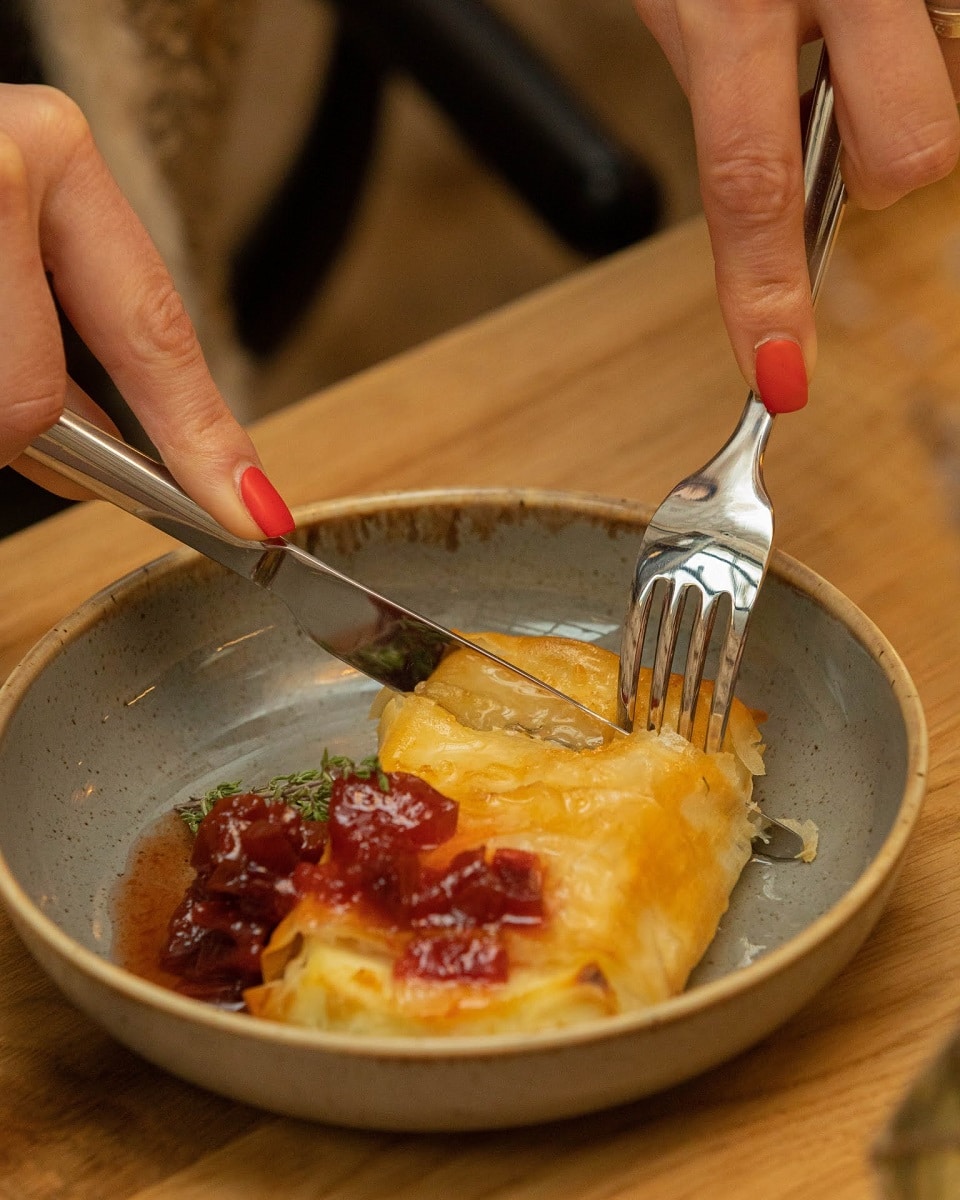 placinta cu branza si dulceata de la restaurant Nativ Clij