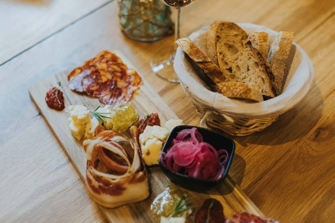 platou traditional de la restaurant Nativ Cluj - restaurante farm to table