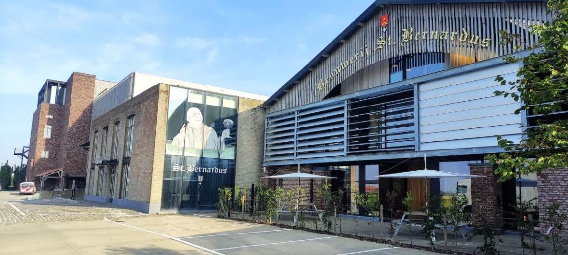 Beraria Saint Bernardus fotografiată din afară - berării belgia