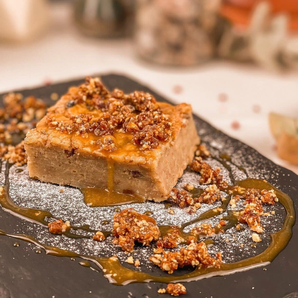 artă cu mere și nuci caramelizate de la Krud.