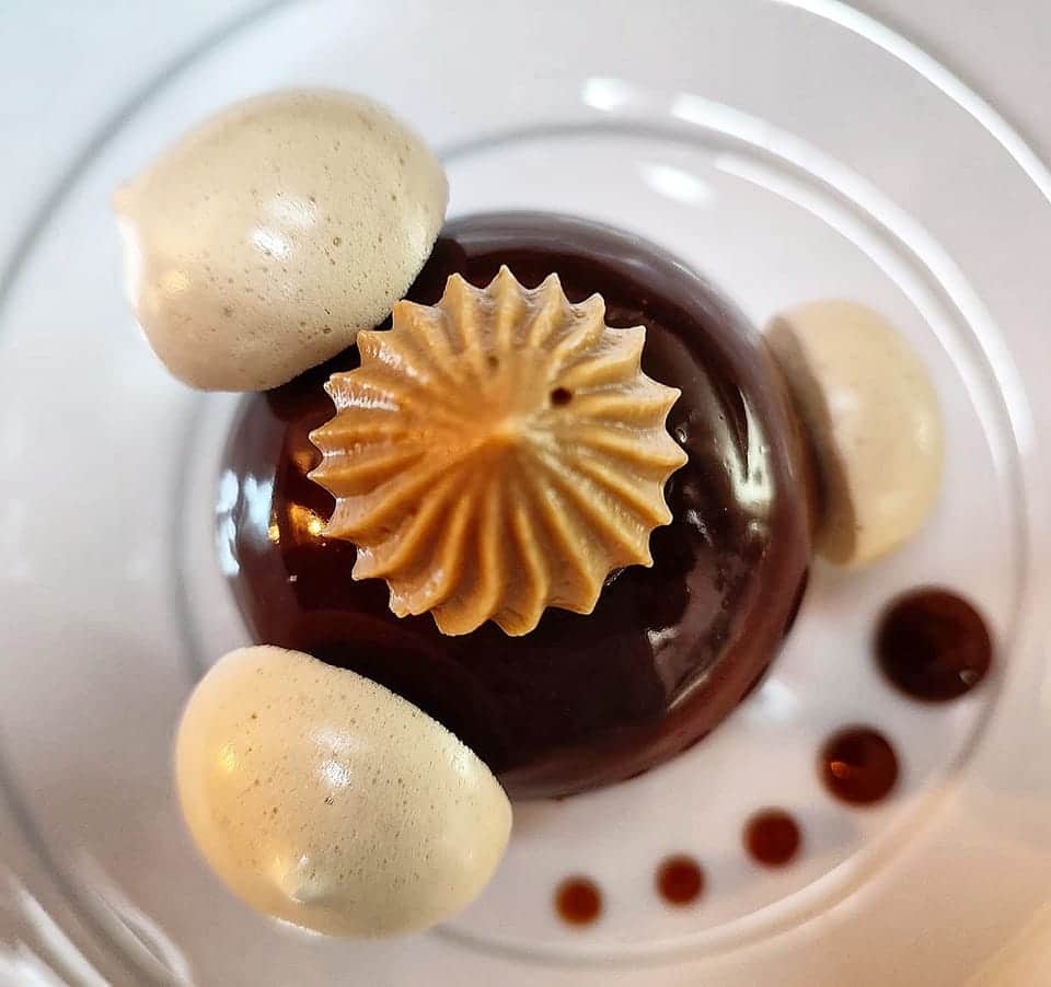 Amandina cu Rom Lichior, Cafea, Alune de Padure & Ciocolata Neagra la restaurant The Artist, fine dining București