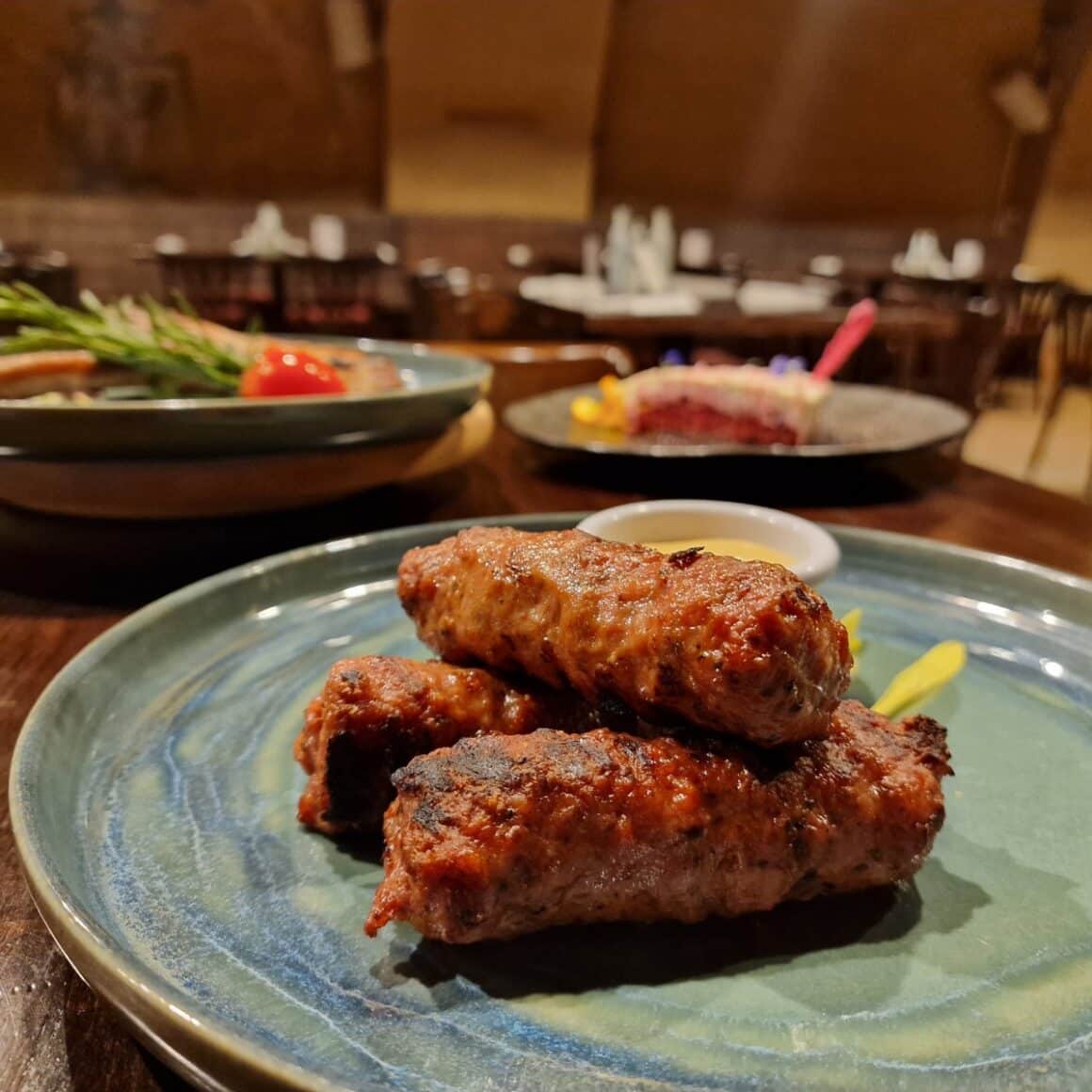 Close up cu mici de la Caru cu Bere