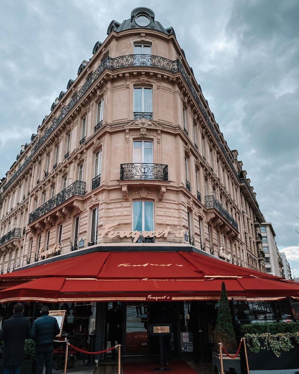 VEDERE CU TERASA RESTAURANTULUI FOUQUET din Paris