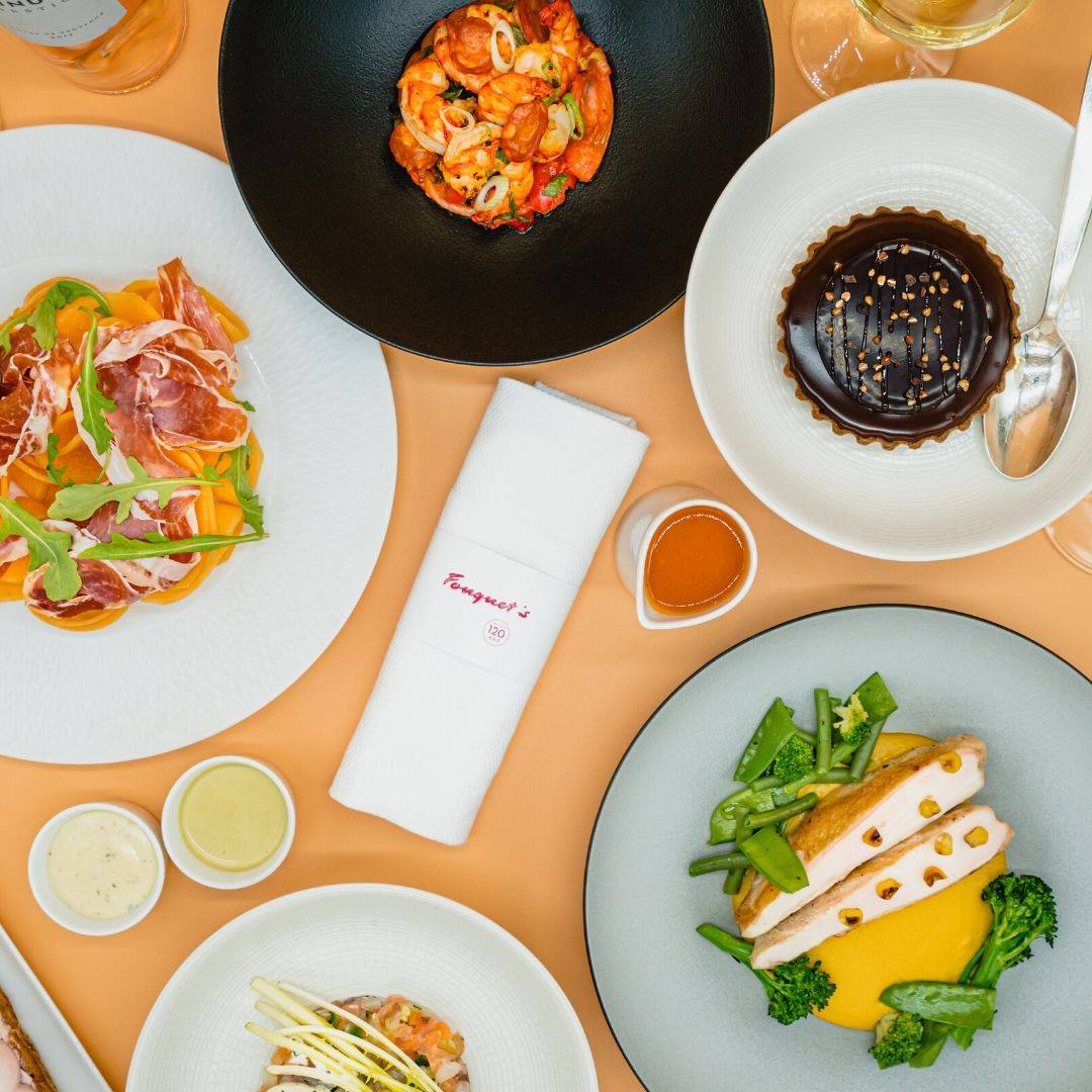 MAI MULTE FARFURII CU MANCARE GATITA IN RESTAURANTUL FOUQUET. restaurante din Paris