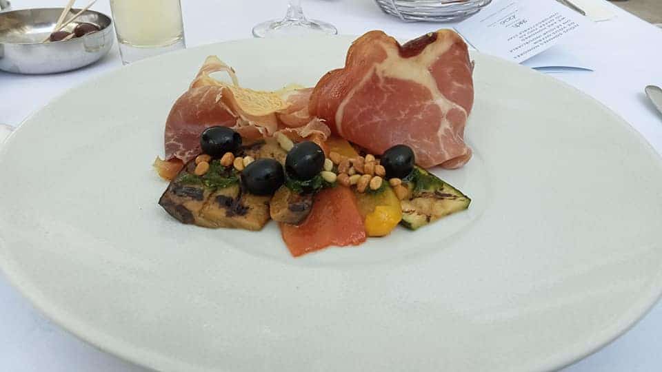 UN PREPARAT FINE DINING FACUT IN BUCATARIA RESTAURANTULUI LA VERANDA BY GORDON RAMSEY